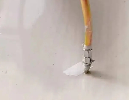 汝南瓷砖空鼓维修公司专业解答在瓷砖铺贴过程中，如果使用的砂料过粗（如全部使用了粗砂），可能会导致以下问题